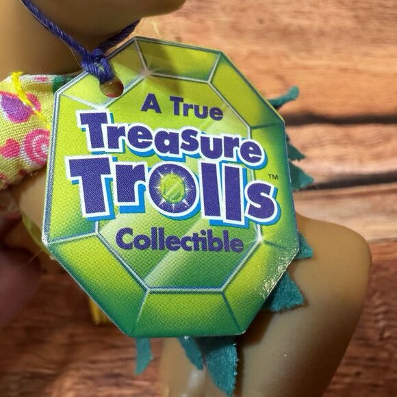 Treasure Trolls Hulu Doll Yellow & Red Hair Hula Skirt Top Brush Comb Galoob - Picture 6 of 7